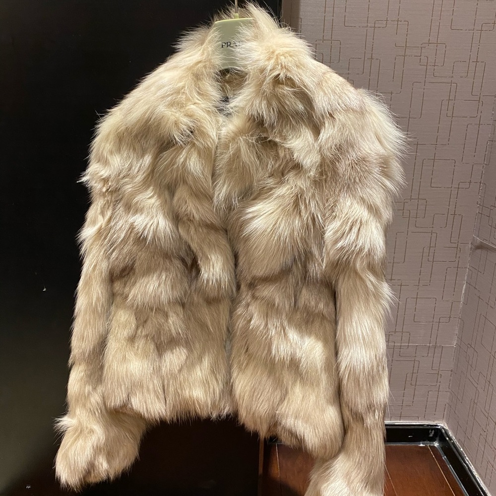 Authentic Fox Fur XXS, feels like XS, I am 5.1 and 100p.